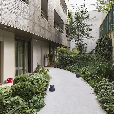 Fully Equipped Flat In The 15th District Paris
